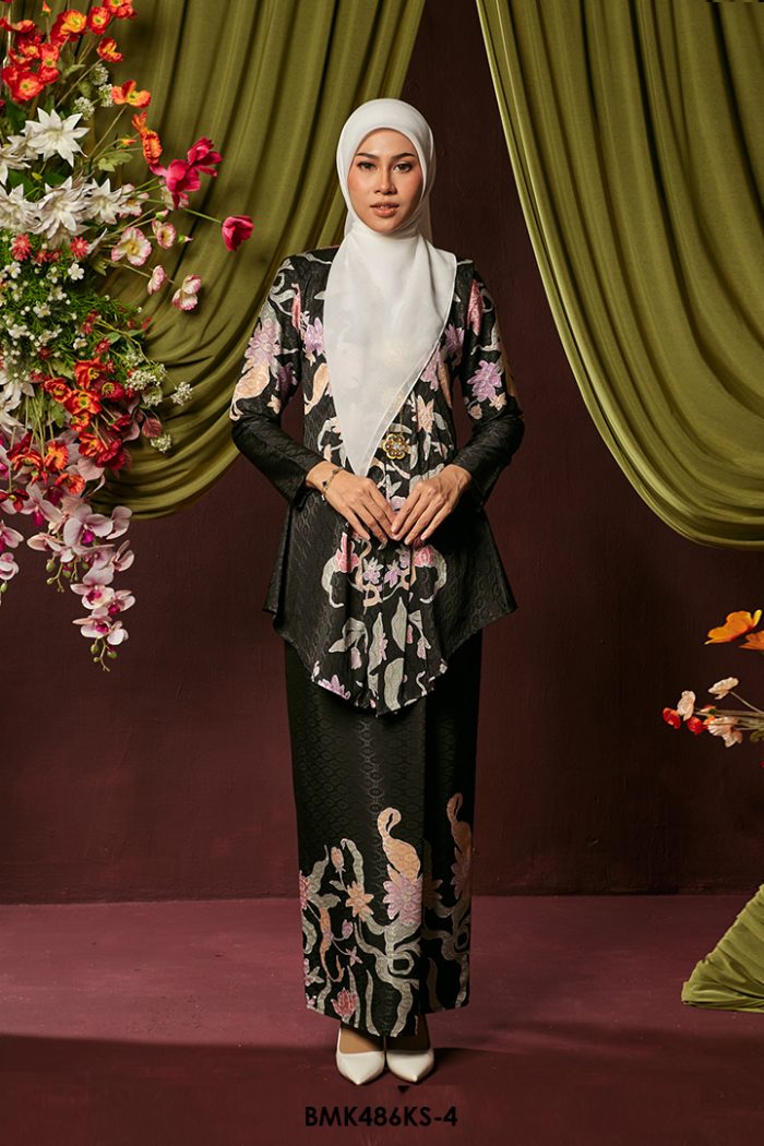 Kebaya Saloma Batiq Mia in Black (BMK486KS-4)