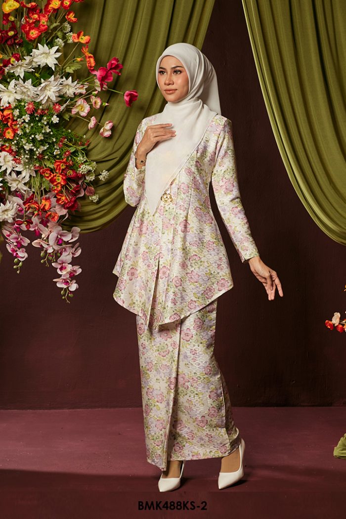 Kebaya Saloma Batiq Mia in Off White (BMK488KS-2)