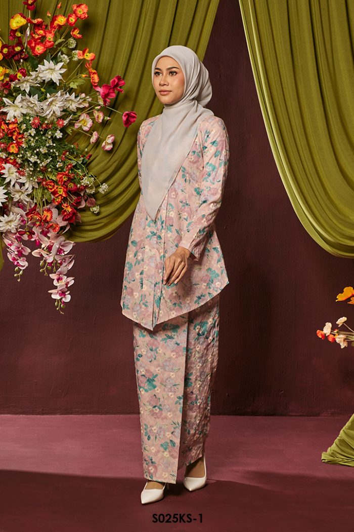 Kebaya Saloma in Pastel Salmon (S025KS-1)