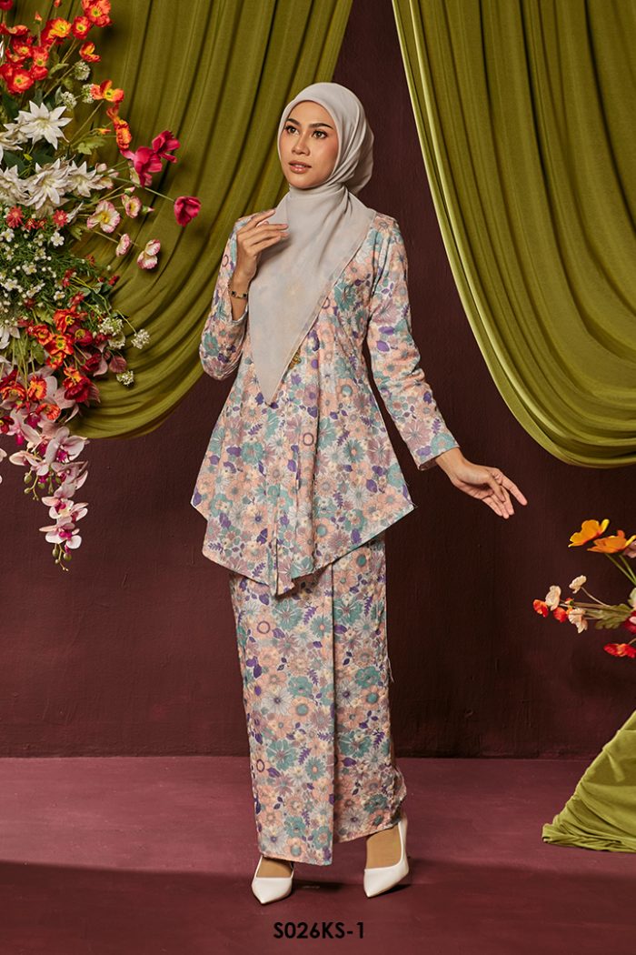 Kebaya Saloma in Peach Salmon (S026KS-1)