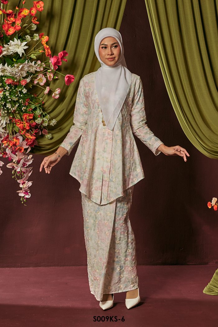 Kebaya Saloma in Classic Rose (S009KS-6)