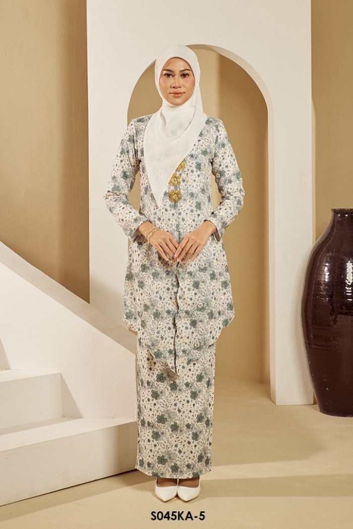Kebaya Anggun 2.0 in Pastel Green (S045KA-5)