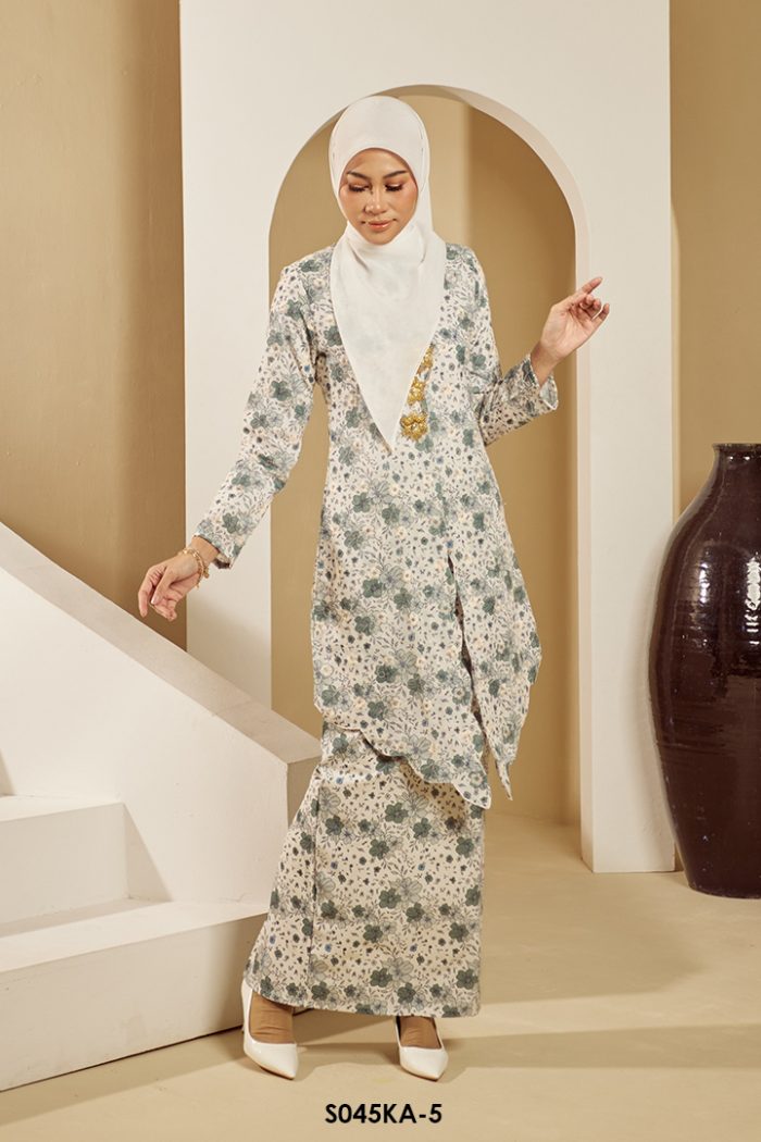 Kebaya Anggun 2.0 in Pastel Green (S045KA-5)